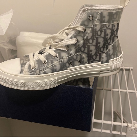 Good as new has box no sole in shoes worn 3 times - Picture 5 of 6